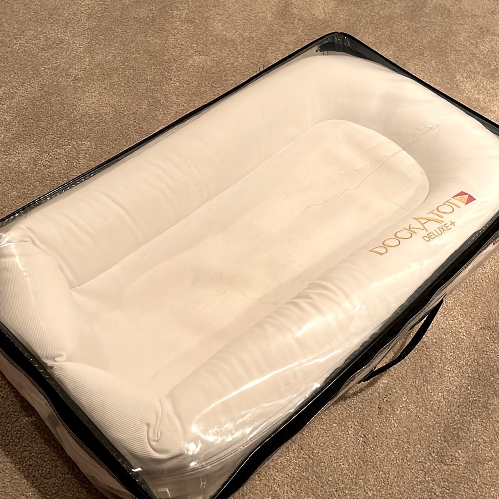 Dock a tot Deluxe + in white